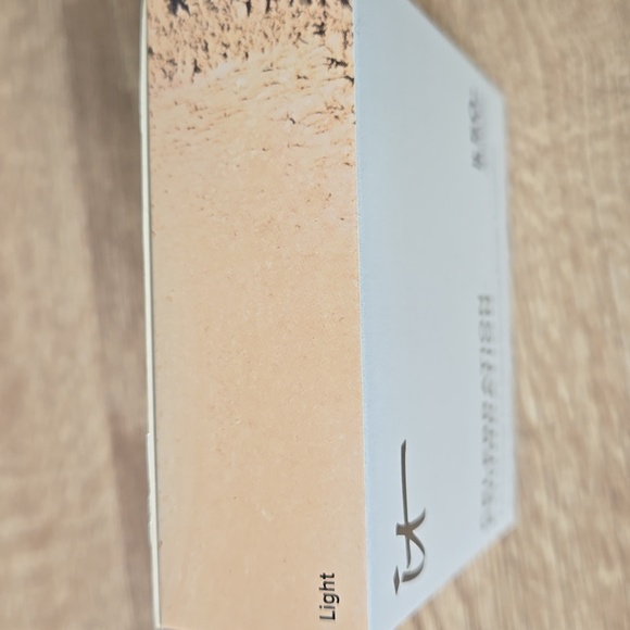 iT Cosmetics Celebration Foundation™ SPF 50+ Shade: Light - Picture 4 of 5